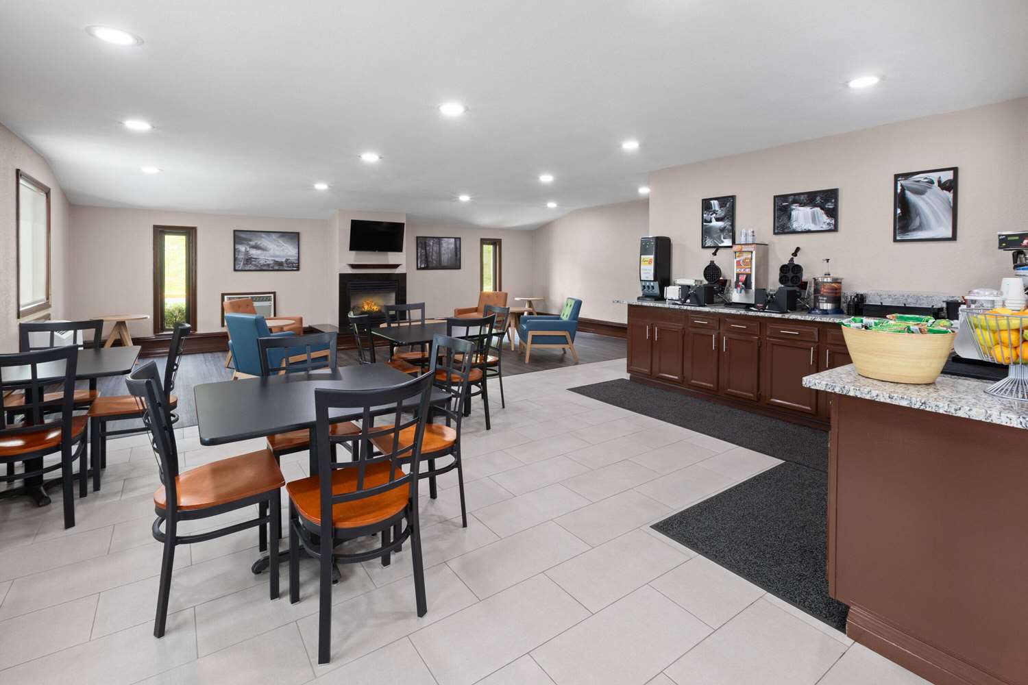 Super 8 by Wyndham Bridgeport-Clarksburg 16/28