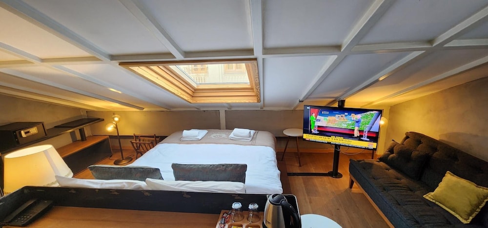 ROOM, ATTIC