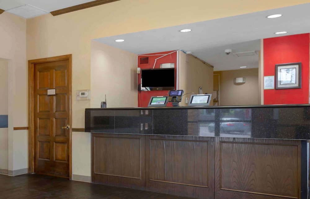 Extended Stay America Select Suites Phoenix Airport E Oak St 9/56