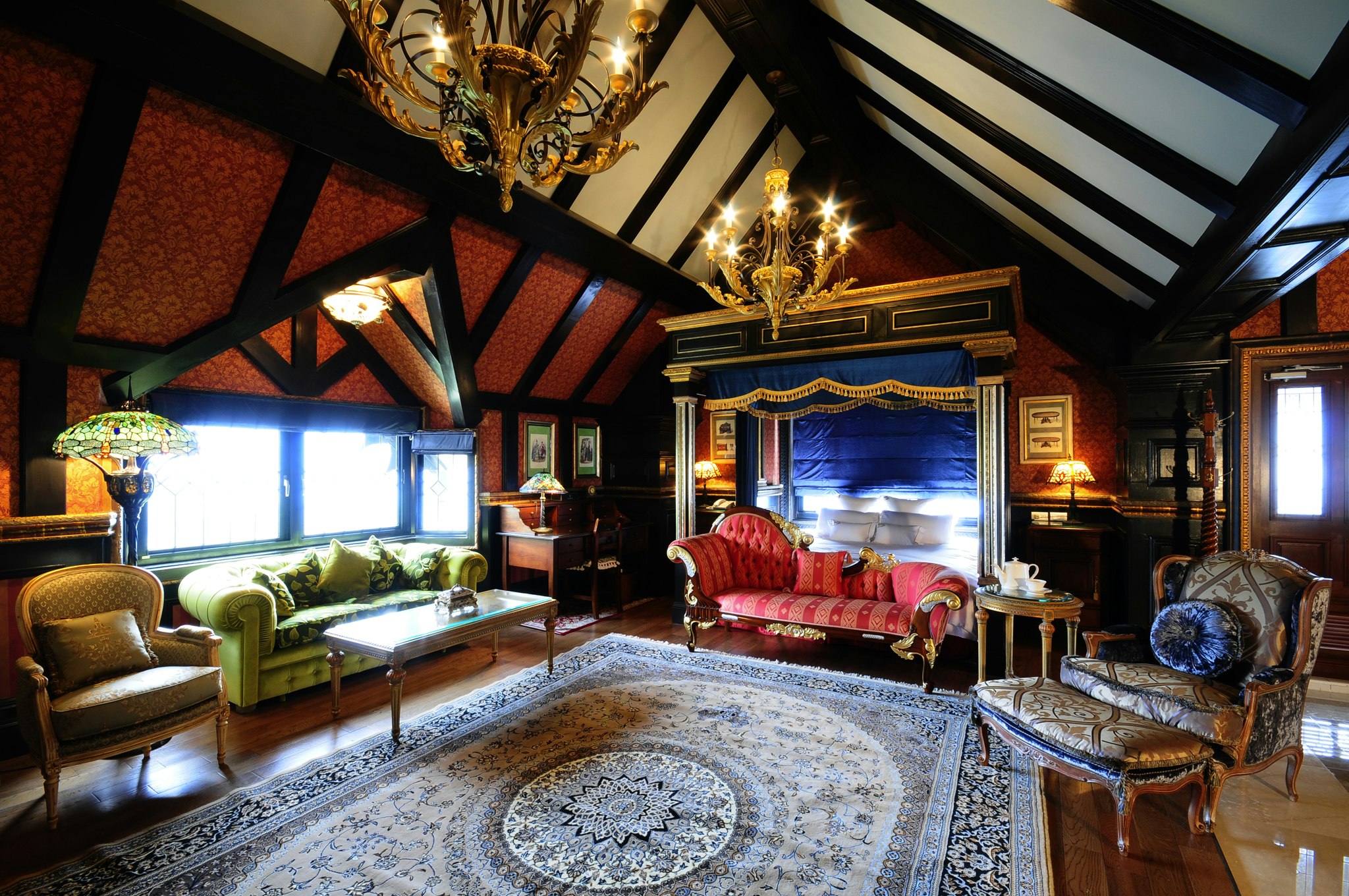 The Old England Manor 37/61