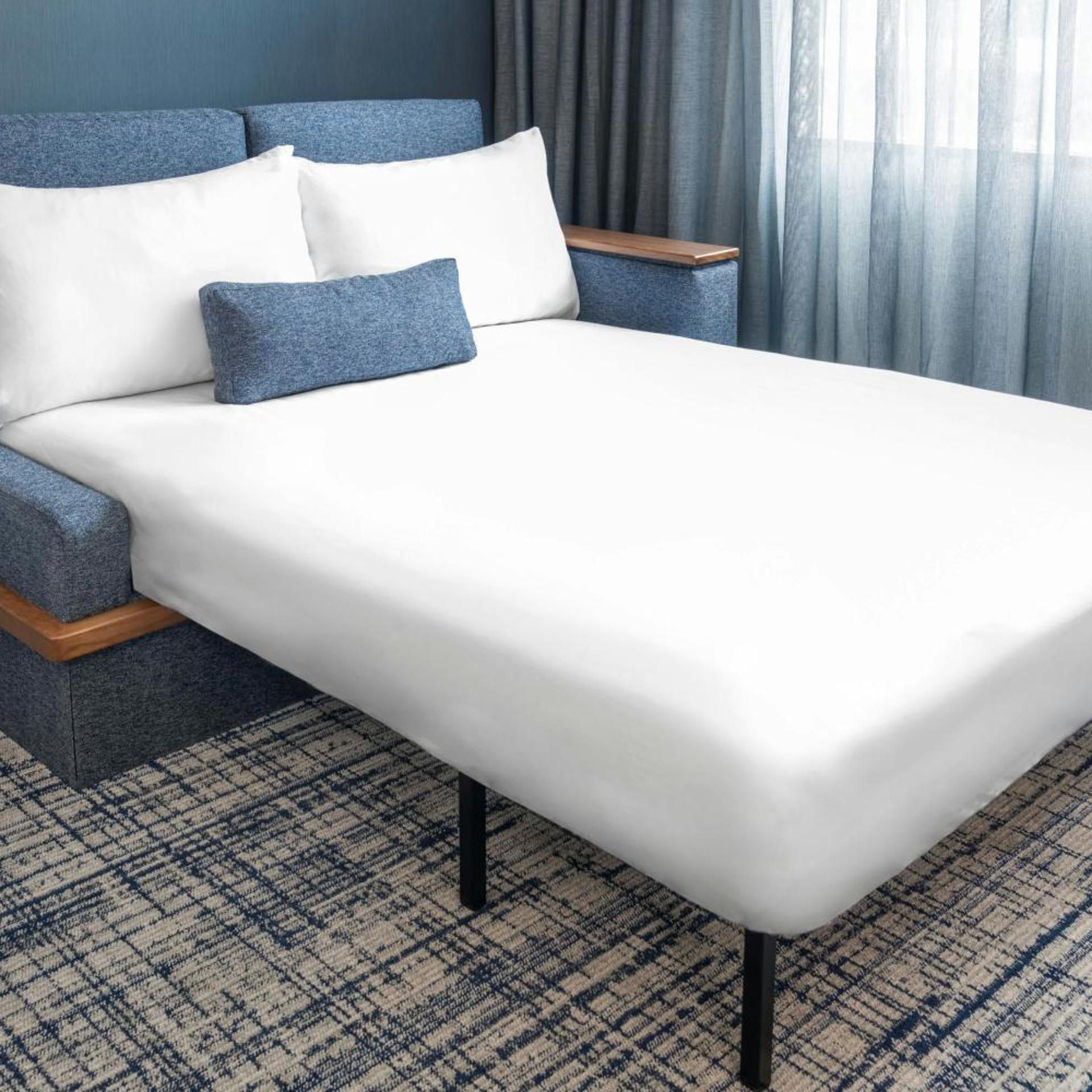 غرفة بسرير كينج بحوض استحمام لذوي الإعاقة، Courtyard By Marriott Palo Alto Los Altos 2/5