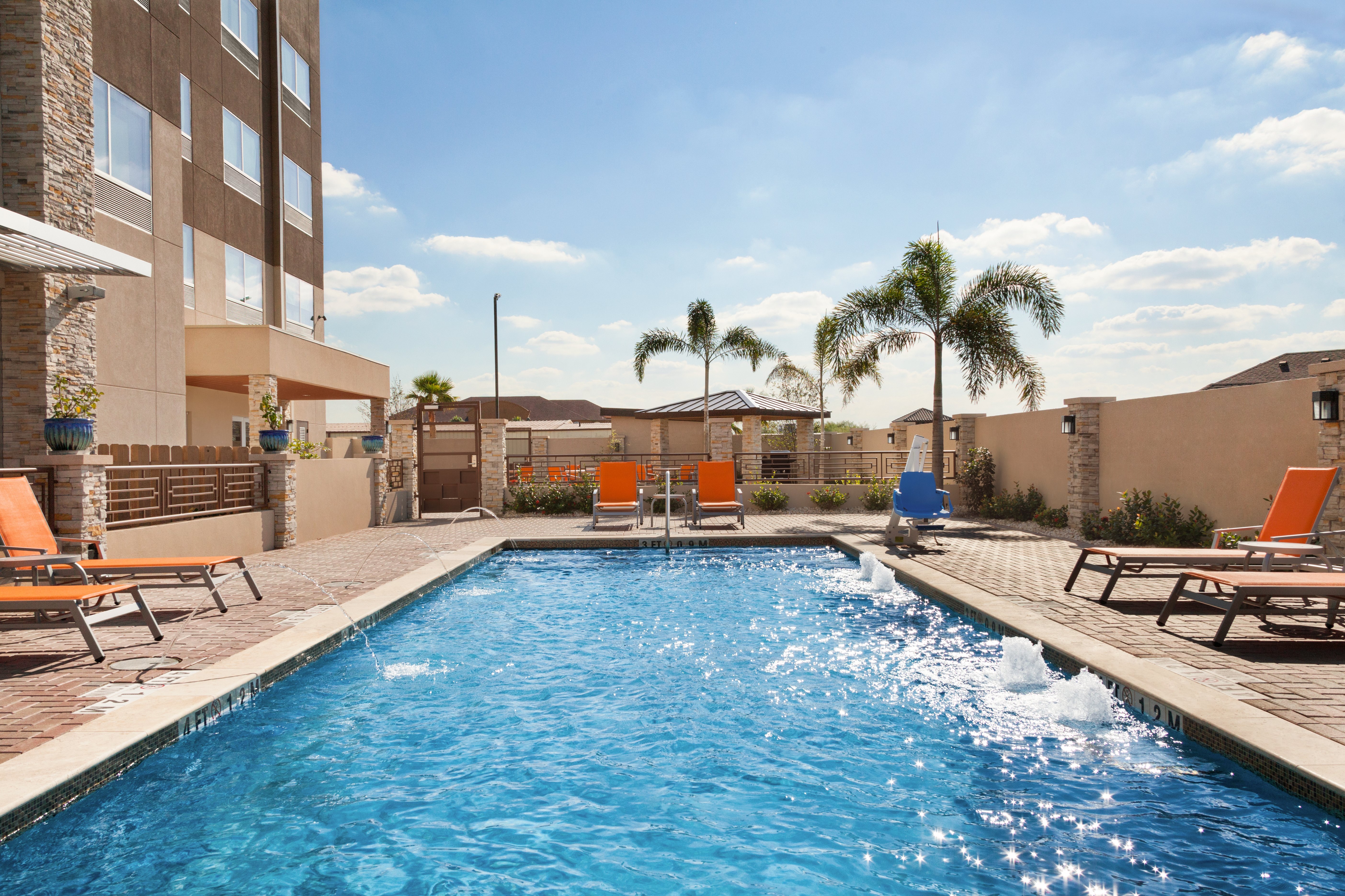 Holiday Inn Express And Suites Edinburg Mcallen Area 51/51