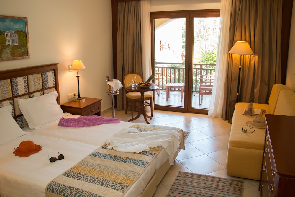 Aegean Melathron Thalasso Spa Hotel 33/81