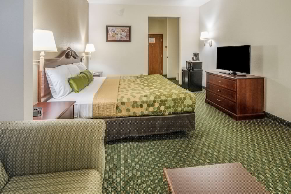 Econo Lodge Weatherford 15/33
