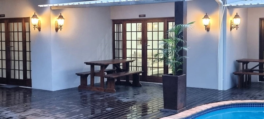 Lalapanzi Guest House 24/50