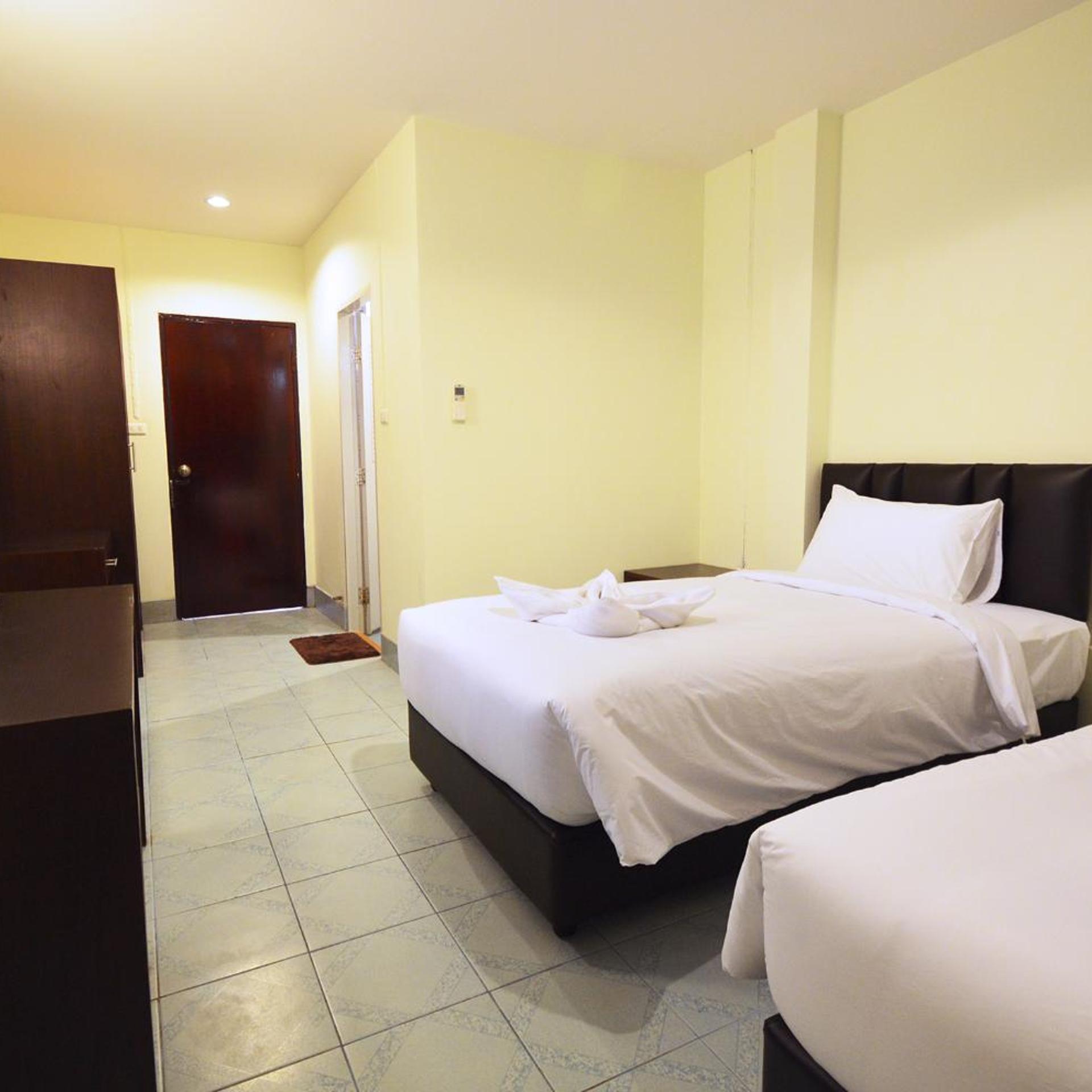 Standard, Twin Beds