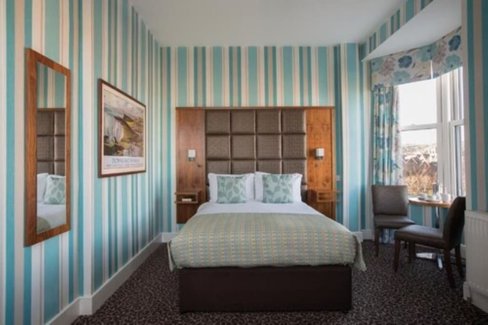 Hydro Hotel 7/40