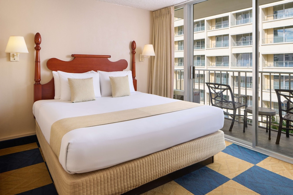 SUITE, TWIN BEDS, KITCHENETTE