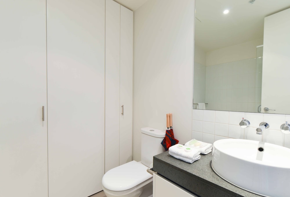 Spacious Seaviews 24/24