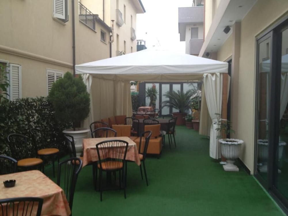 restaurant-cafeteria