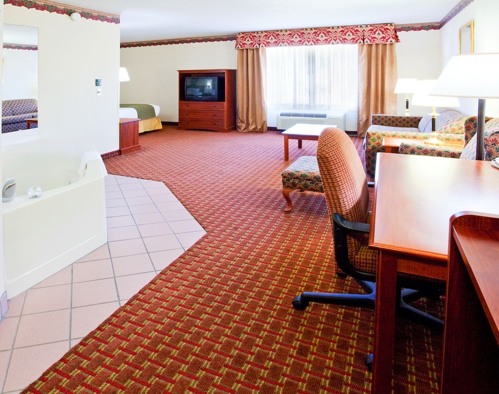 Holiday Inn Express Hillsville 45/47