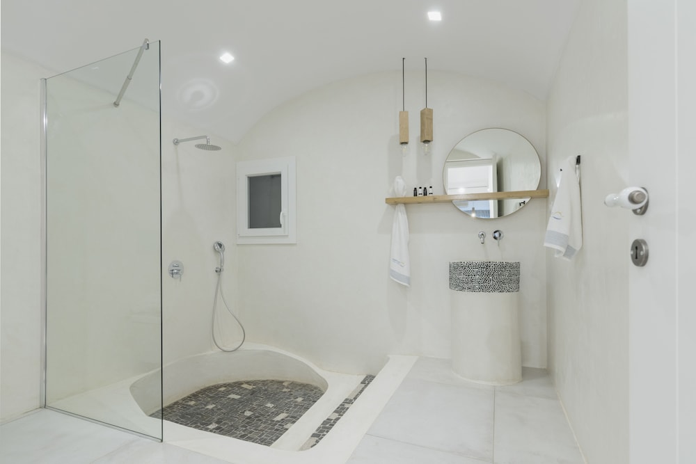 Anatoli Luxury Studios & Suites 46/50