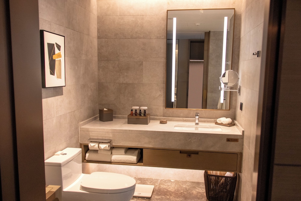LN Dongfang Hotel Pazhou 59/60