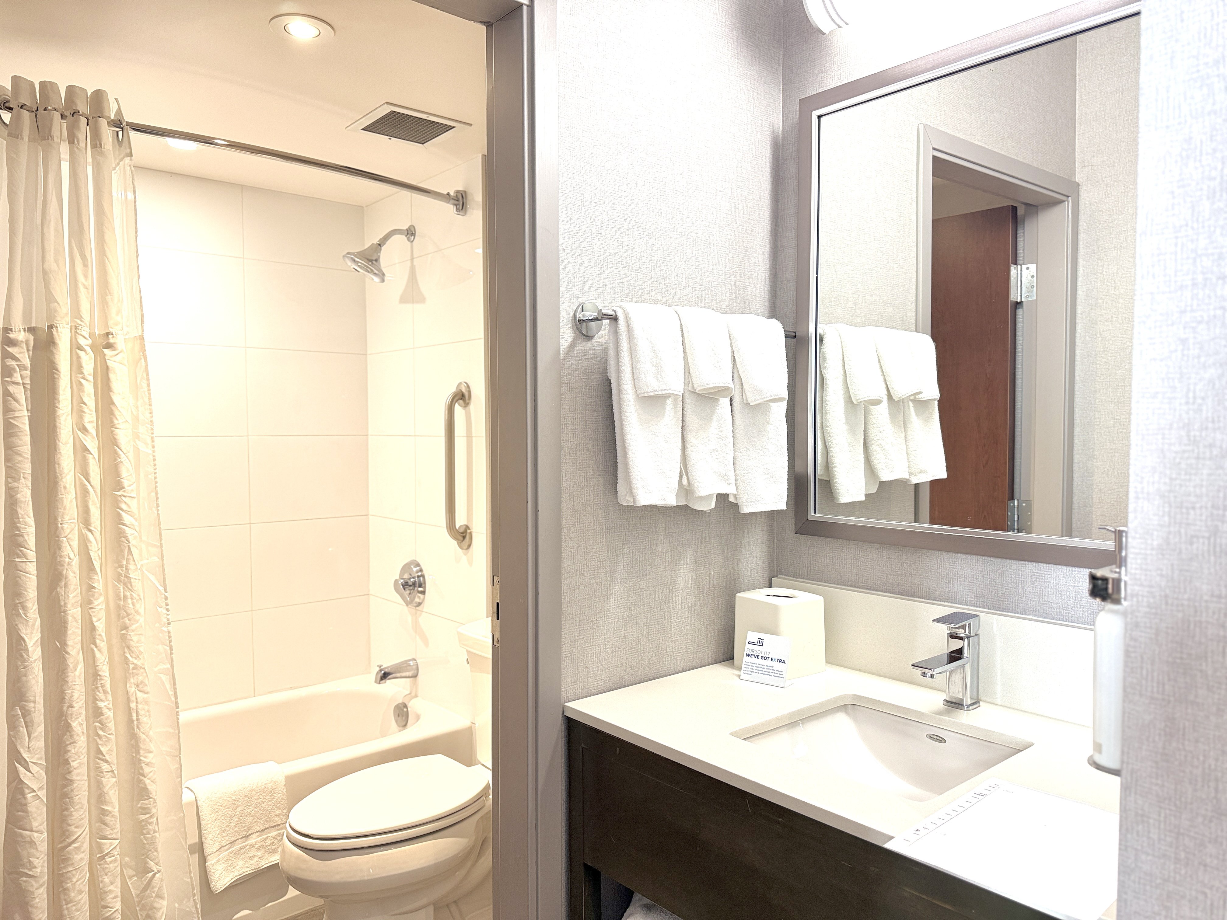 Holiday Inn Express Suites Riverport 71/76