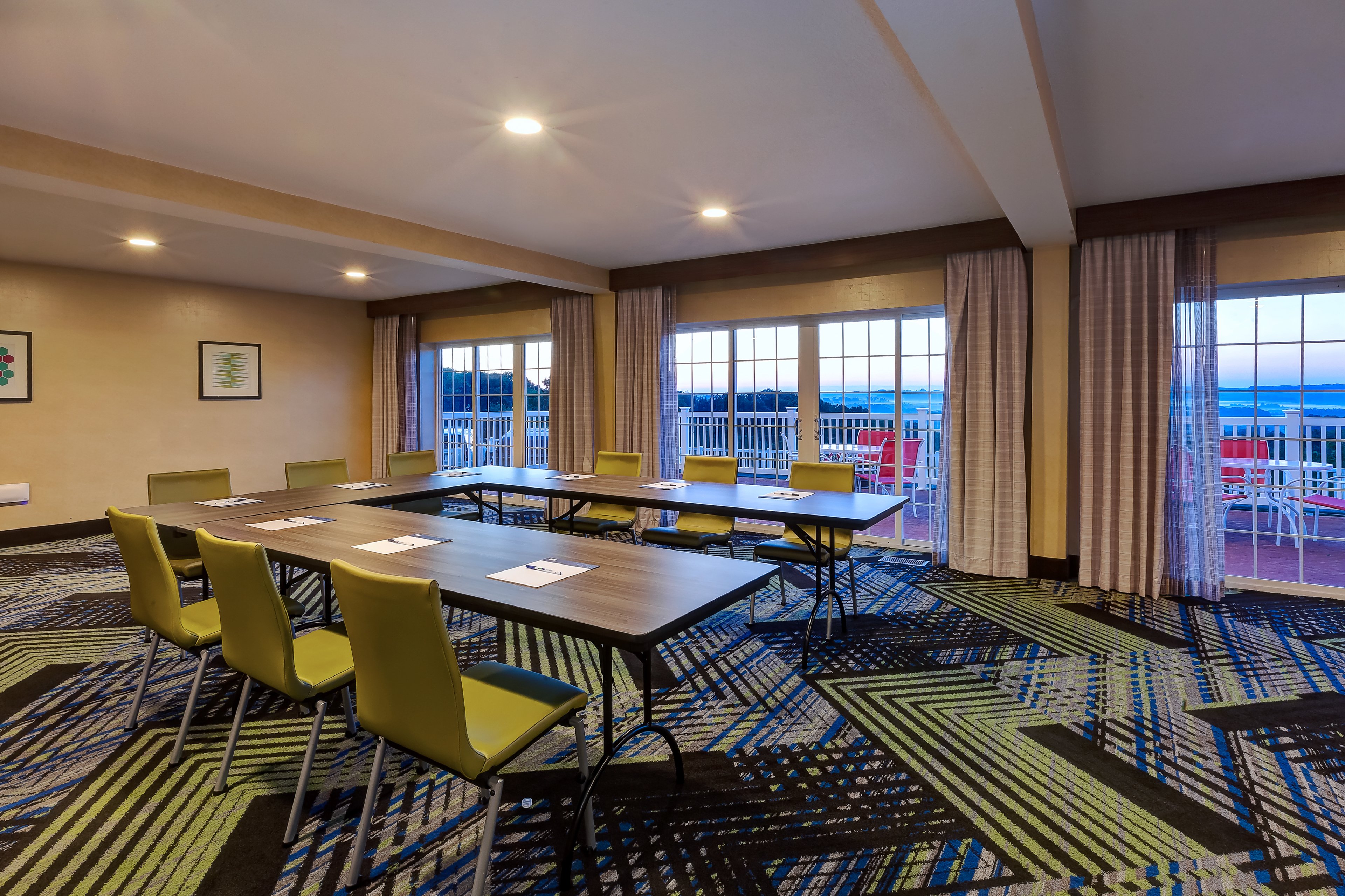 Holiday Inn Express Hotel And Suites Petoskey 54/61