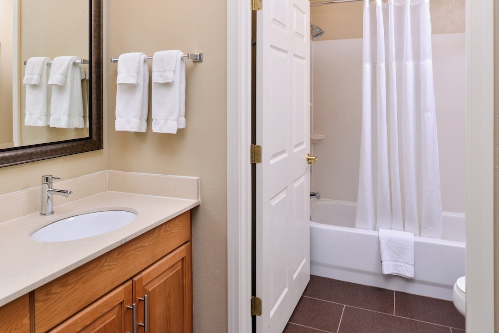 Staybridge Suites O Fallon Chesterfield 50/50