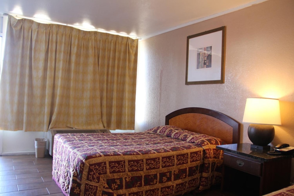 LoneStar Inn & Suites 26/51