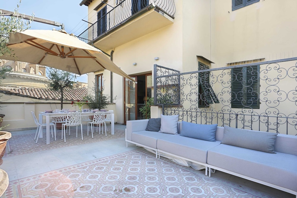 Luxury Apartment in Central Florence 33/50
