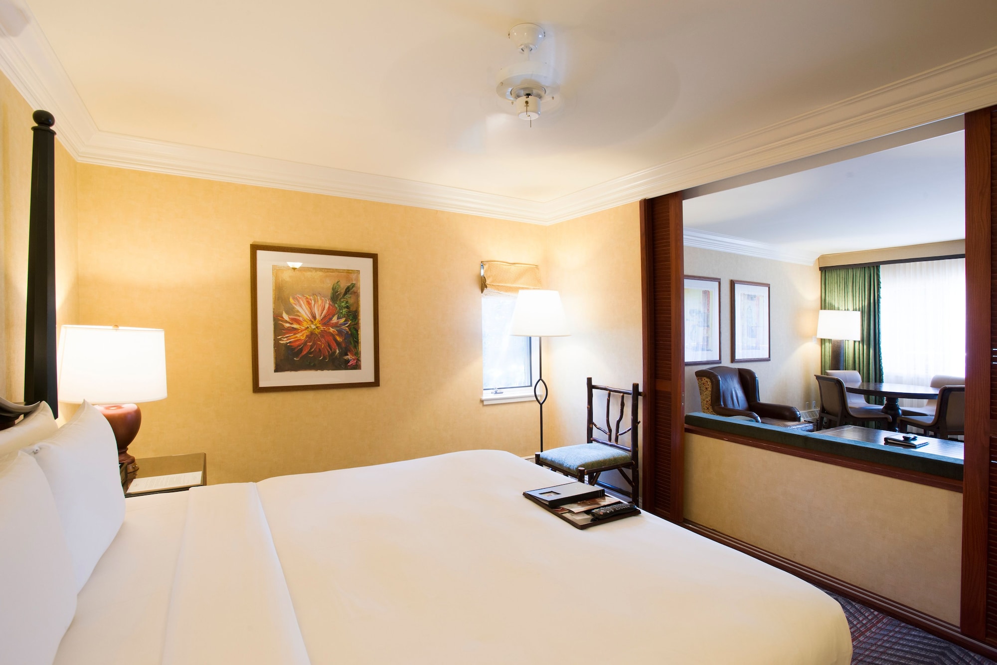 Luxury, Suite, 2 Double Beds, Lake Front, Sofa، Fairmont Jasper Park Lodge 2/5