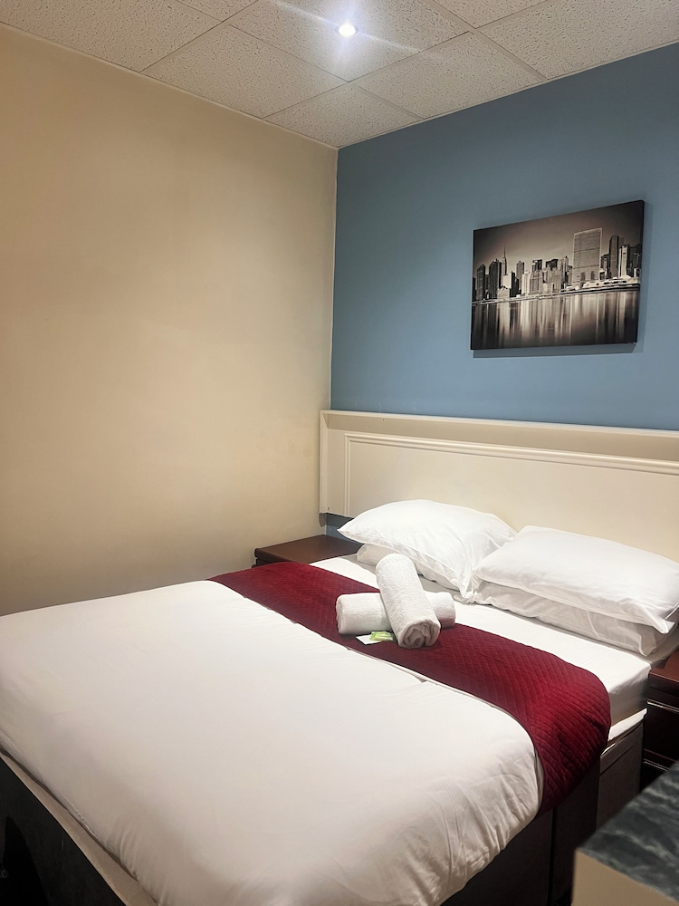 The New Oxford Hotel 19/43