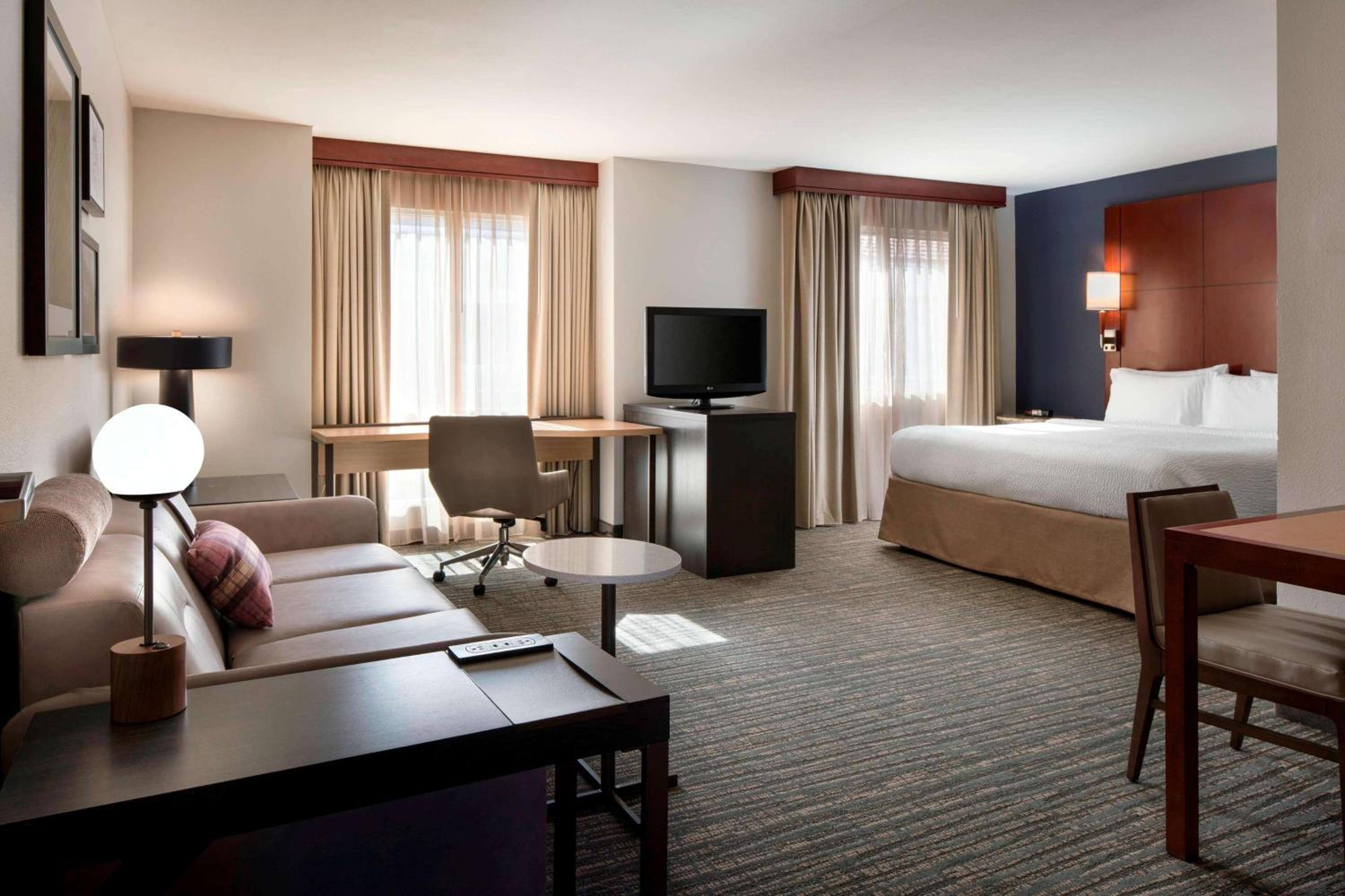STUDIO, SUITE, KING BED, BATHTUB, ACCESSIBLE