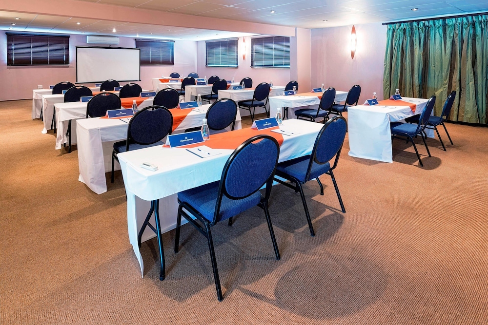 Protea Hotel By Marriott Zambezi River Lodge 16/22