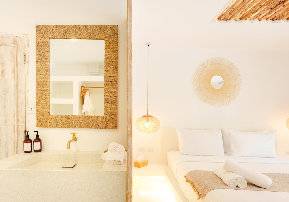 Elephant Beach Club & Resort Samui 50/50