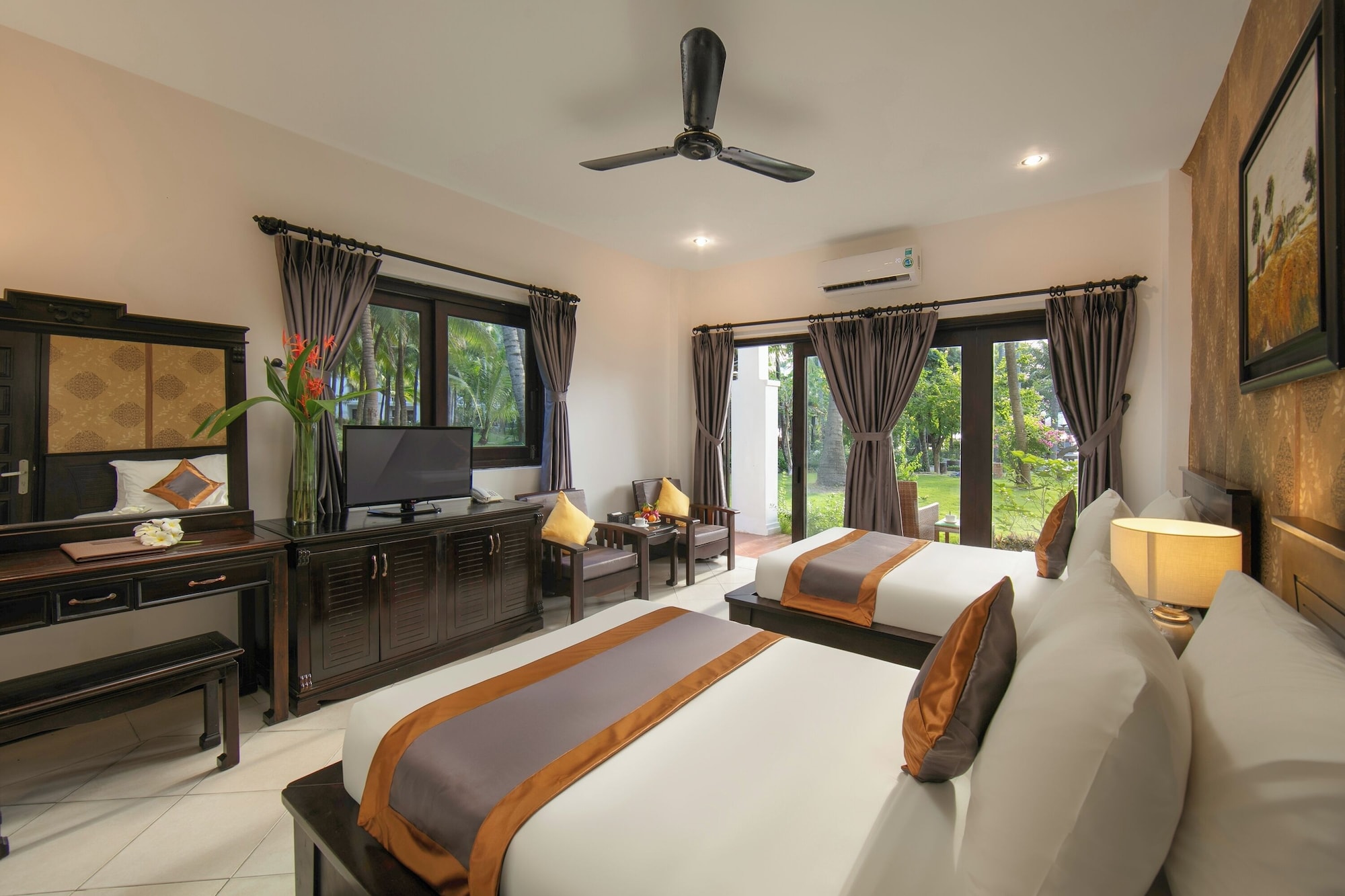 DELUXE, TWIN BEDS, GARDEN VIEW