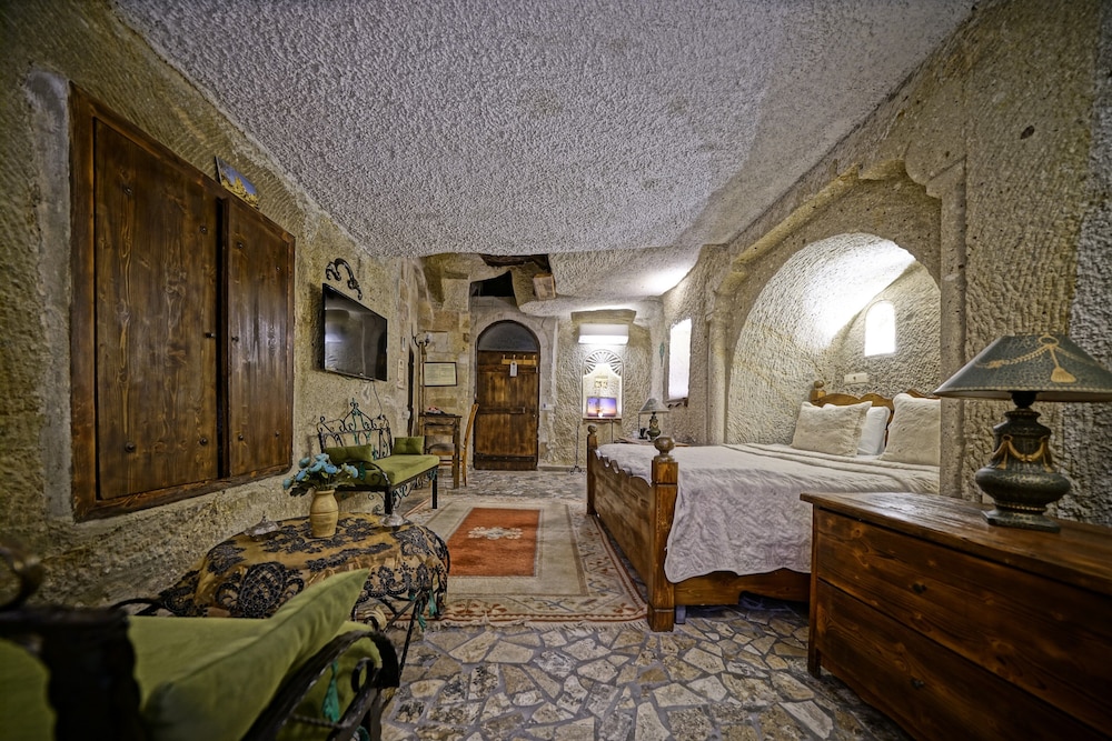 Maccan Cave Hotel 7/70