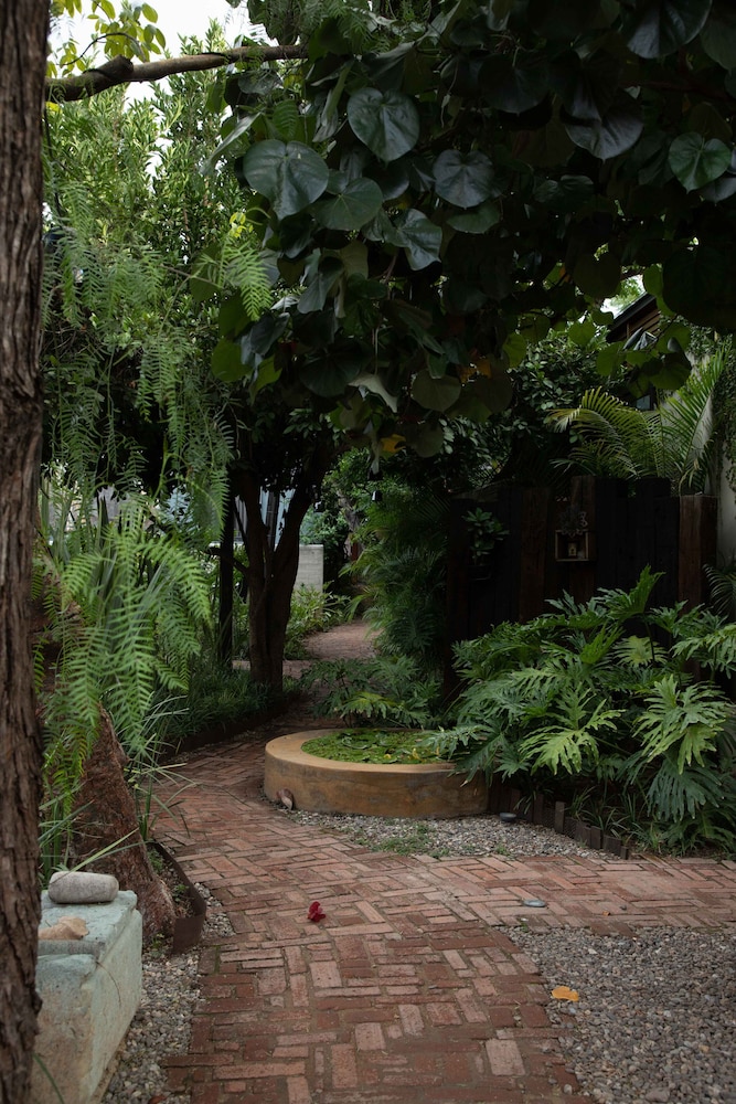 El Callejon Hotel Boutique 37/45