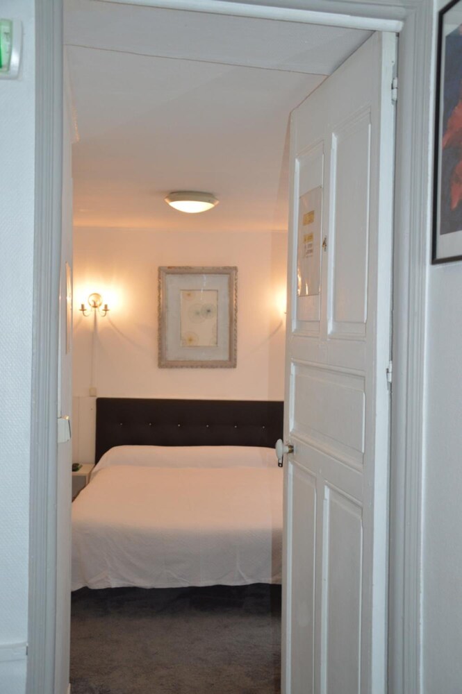 Hotel Victor Hugo 10/45