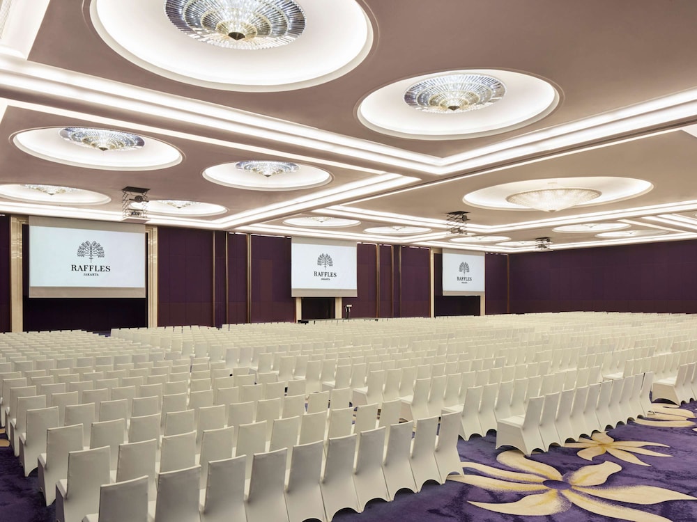 RAFFLES JAKARTA 9/50