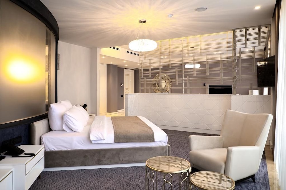 Aghababyan S Hotel 12/77