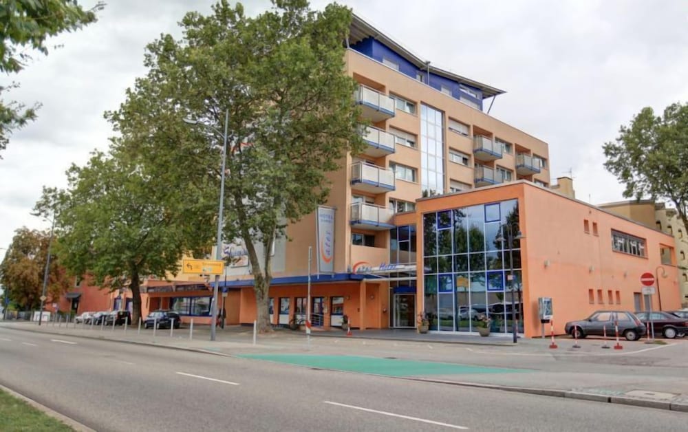 Ates Hotel Kehl 2/60