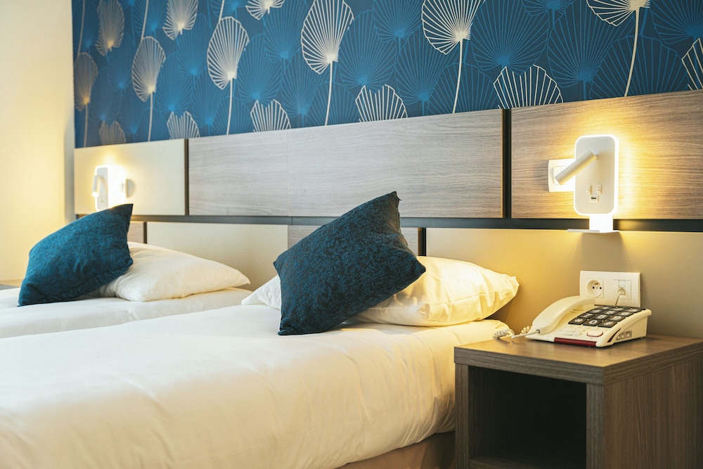 Hotel Holidays and Work 26/44