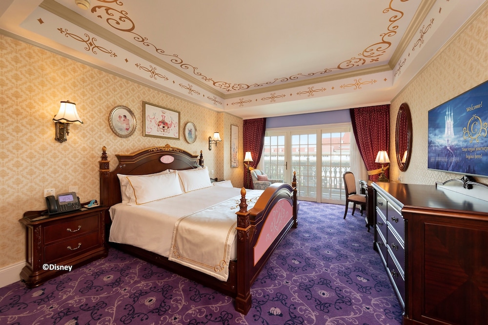 Hong Kong Disneyland Hotel 12/71
