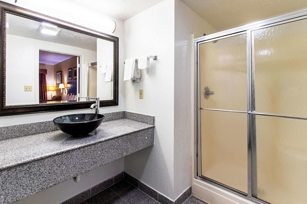 Quality Inn & Suites Dickson TN 43/46