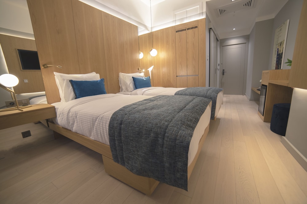 STANDARD, DOUBLE OR TWIN BED