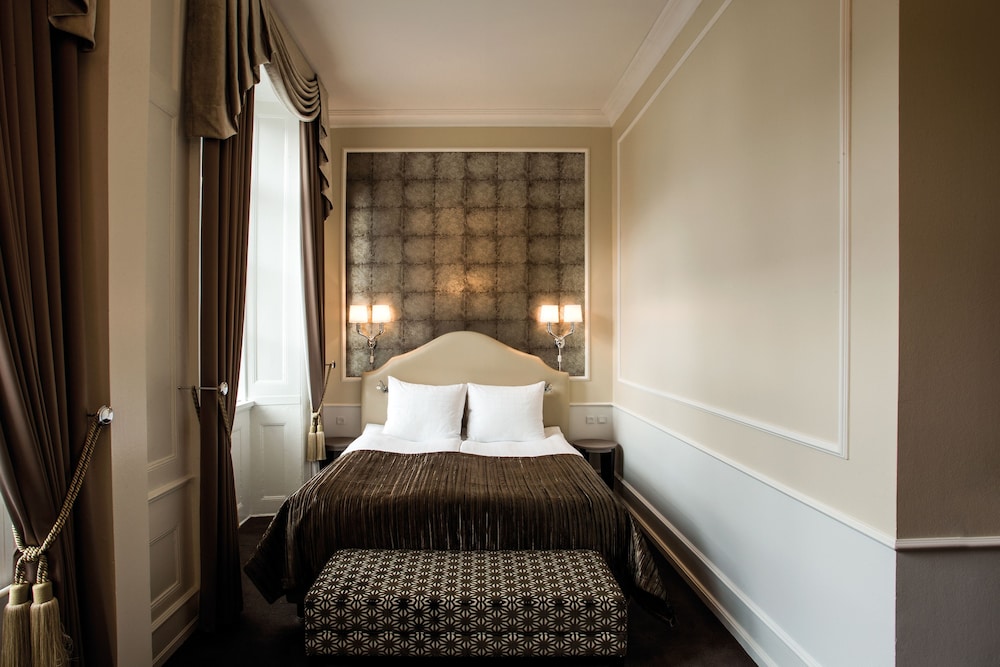 EXECUTIVE, DOUBLE BED, LOUNGE ACCESS