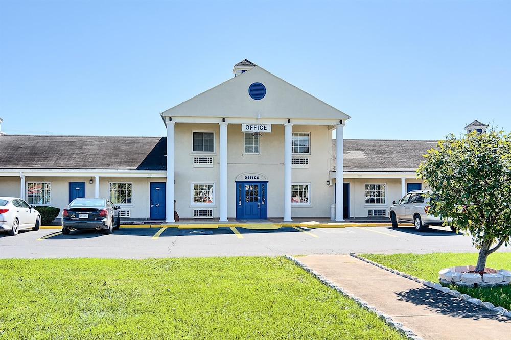 Motel6 Harrisonburg, VA - South in HARRISONBURG - VA