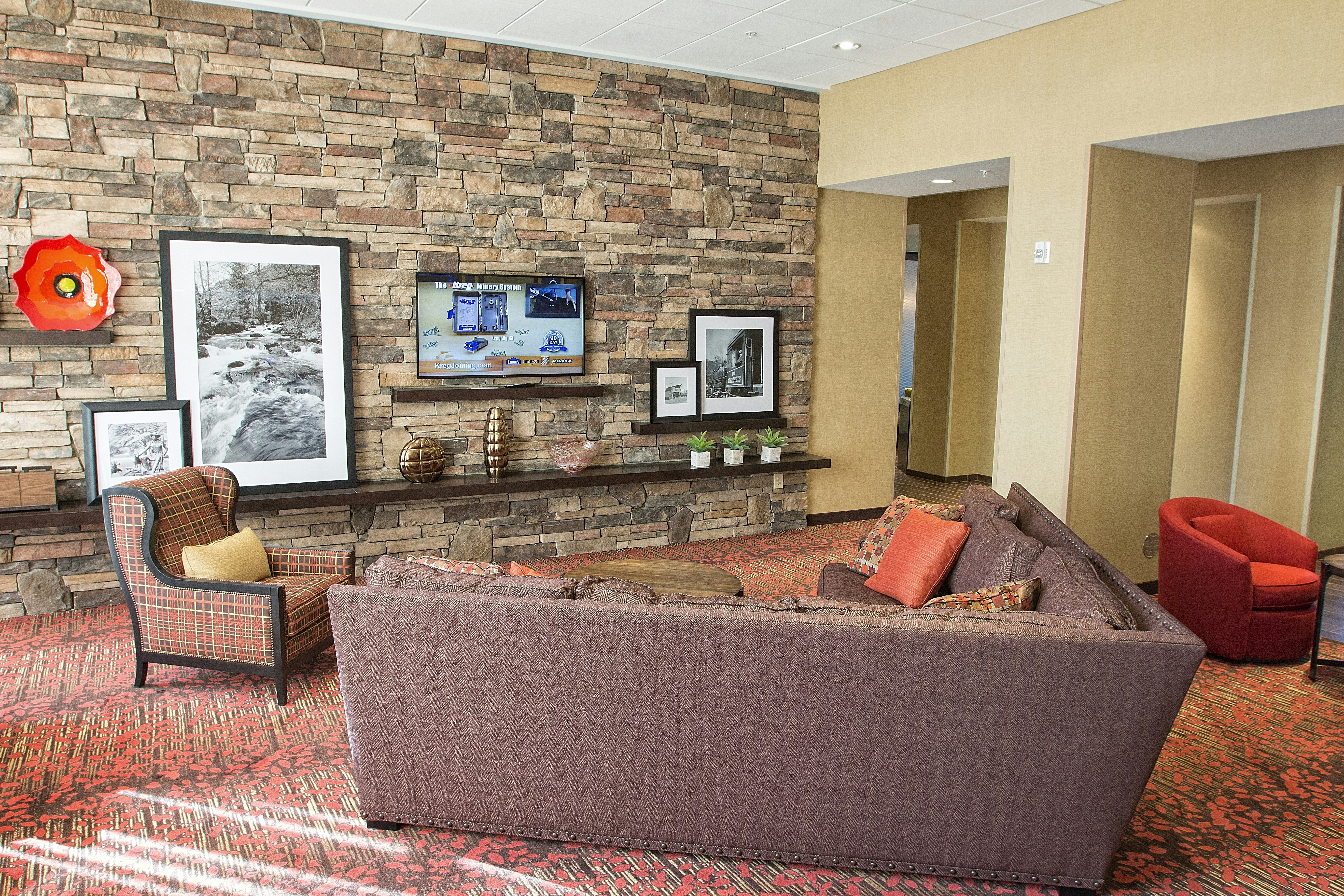 Hampton Inn & Suites Boone 39/55