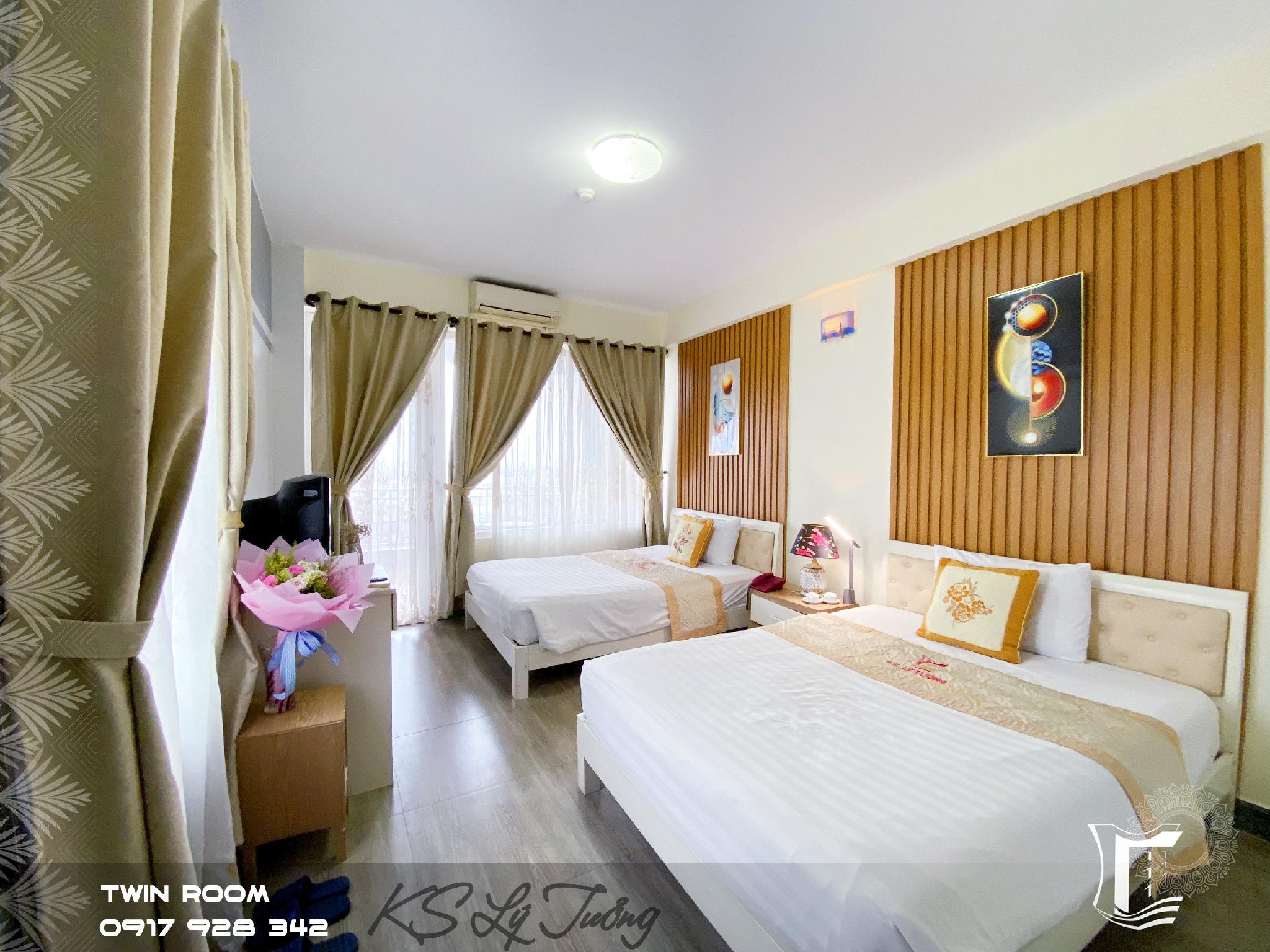 Suite, 2 Queen Beds, Garden View, Balcony