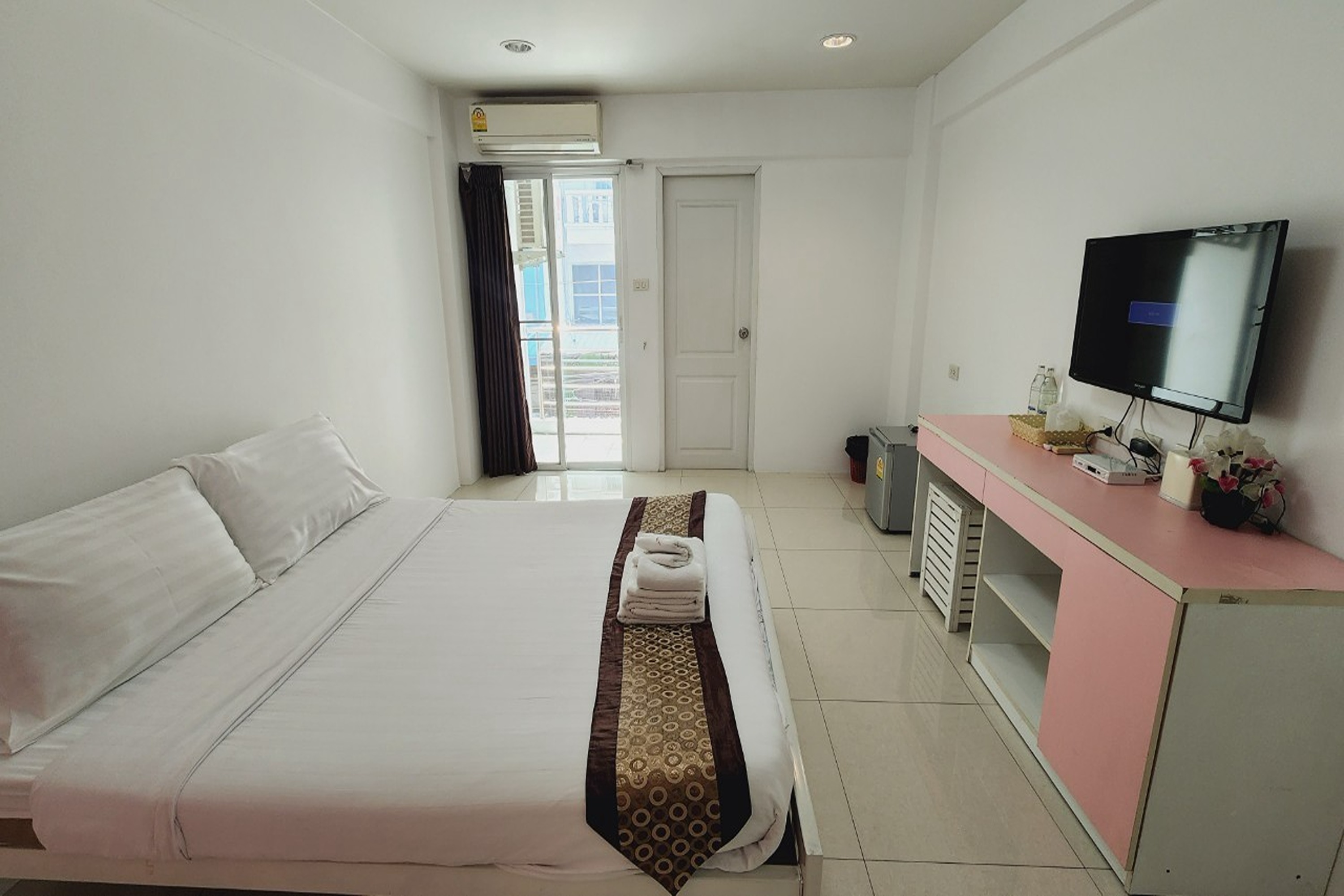Standard, Double Bed, Zenith Life 3/10