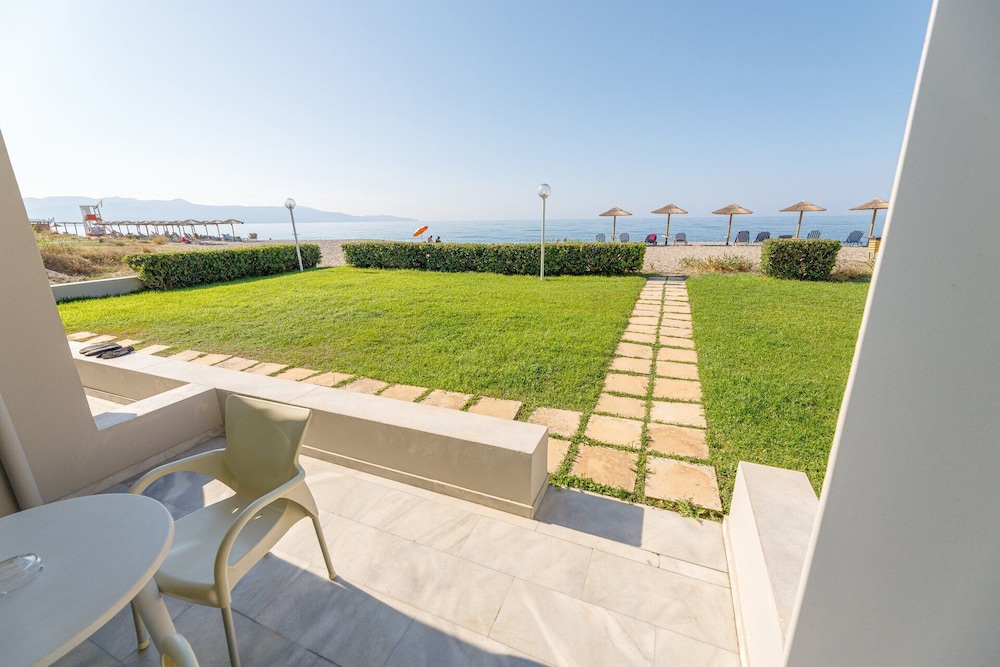 Kostakis Beach Hotel 36/46