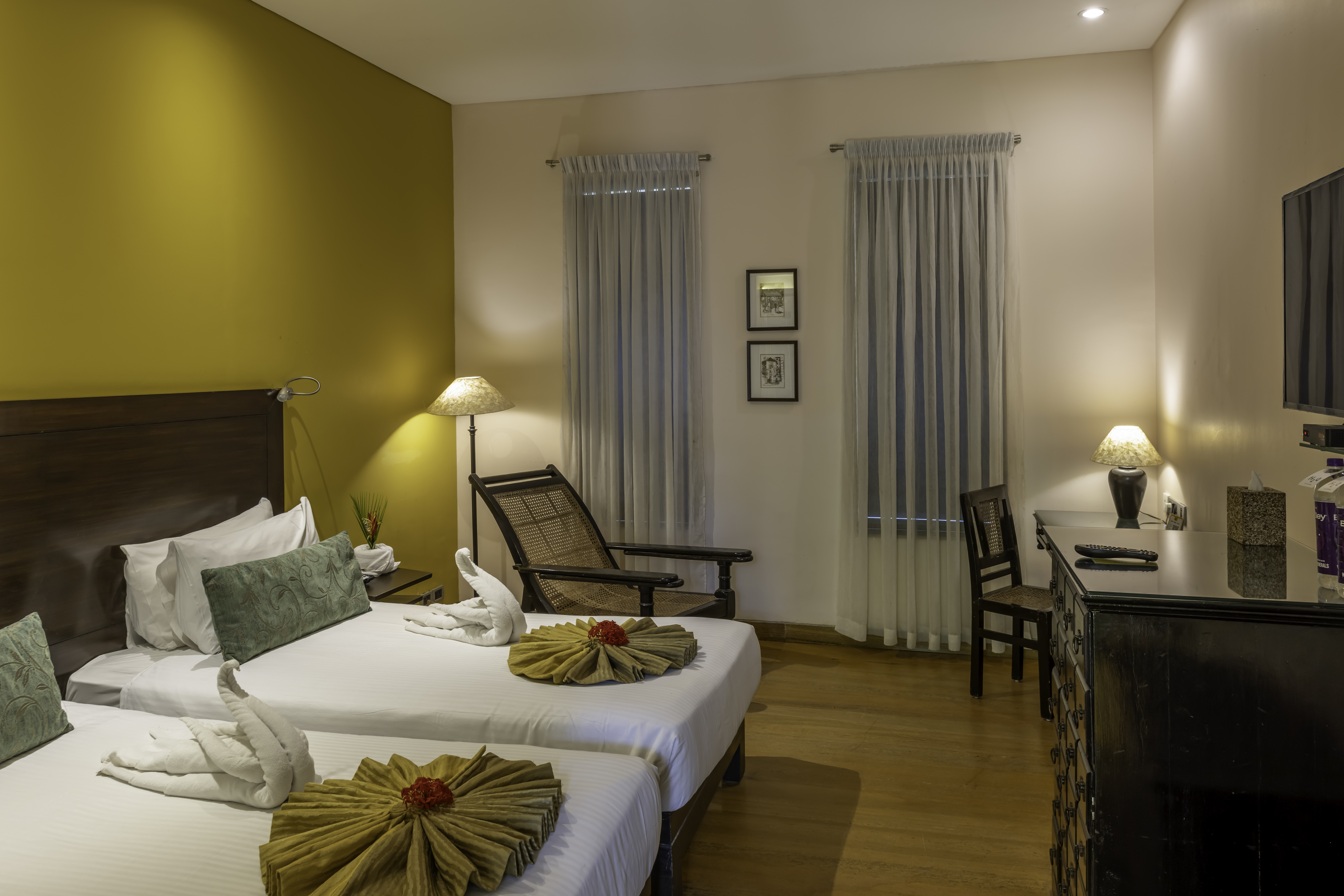 Courtyard, Double or Twin Bed