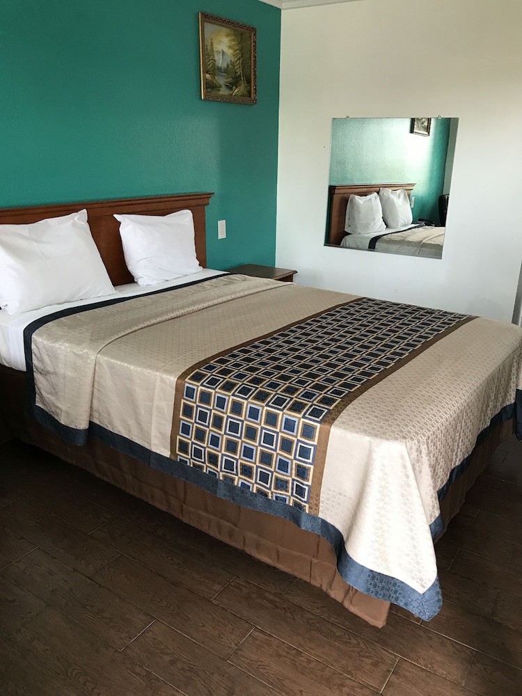 STANDARD, QUEEN BED
