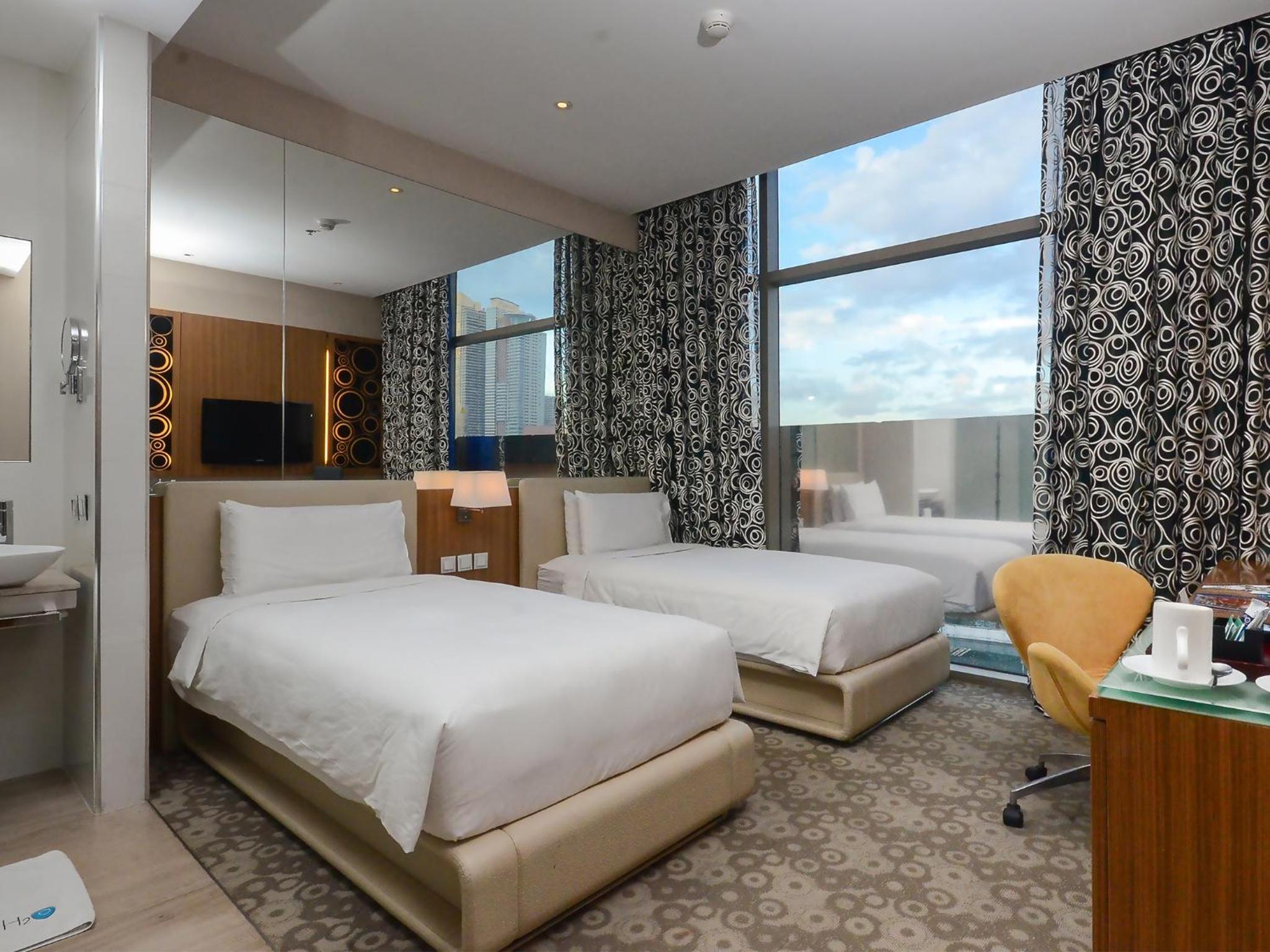 Hotel H2O, Manila