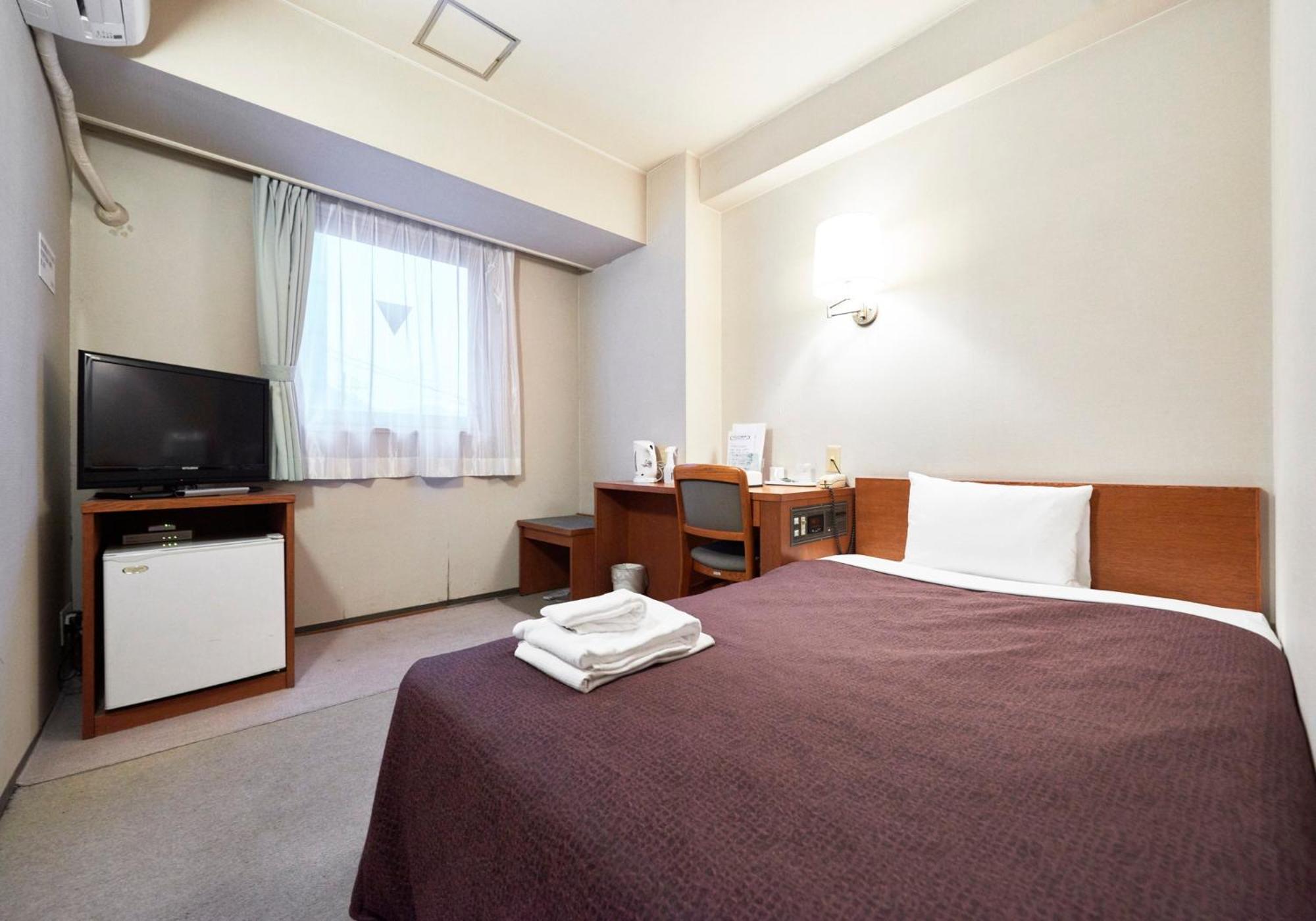 SEMI ROOM, SEMI DOUBLE BED