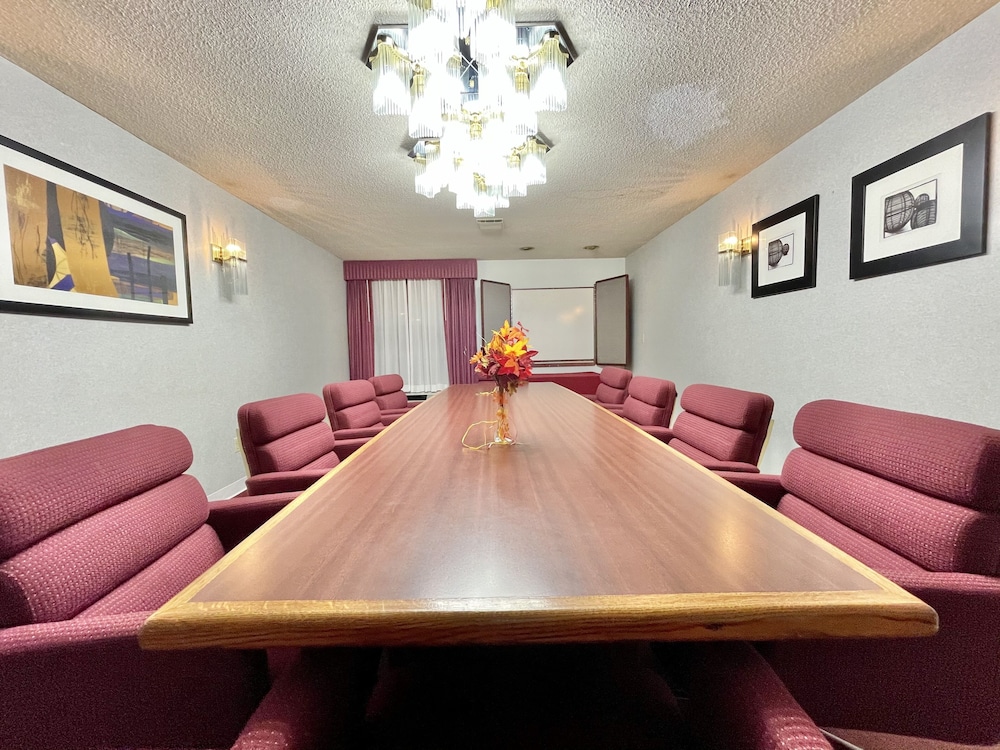 FairBridge Inn & Suites Fort Wayne 41/52