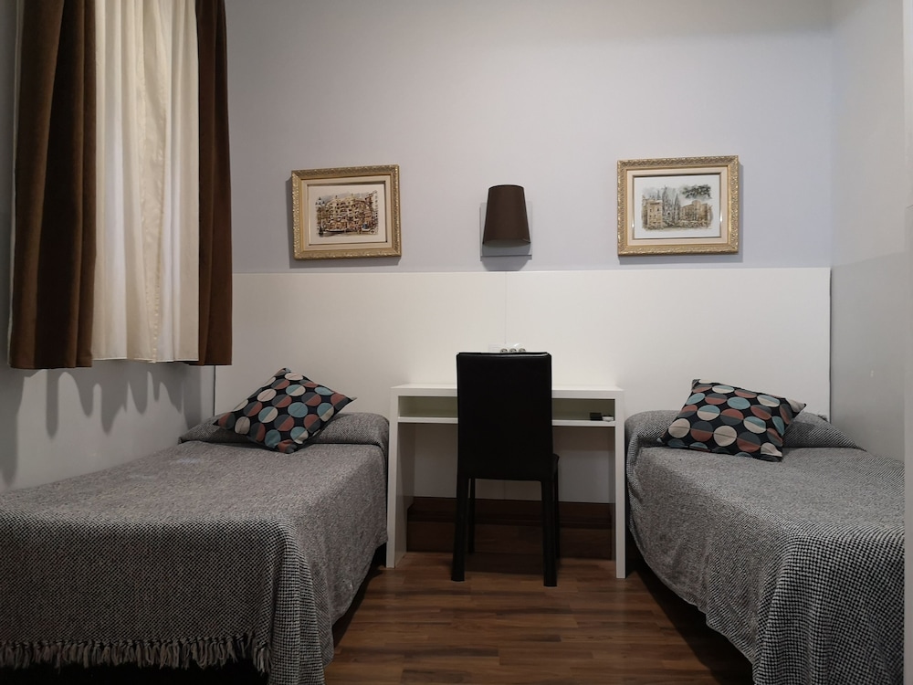 Hostal Lesseps 40/60